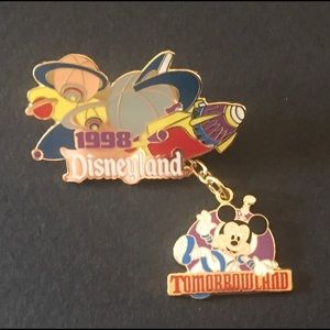 1998 Vintage Disneyland Collectible Cloisonné Pin